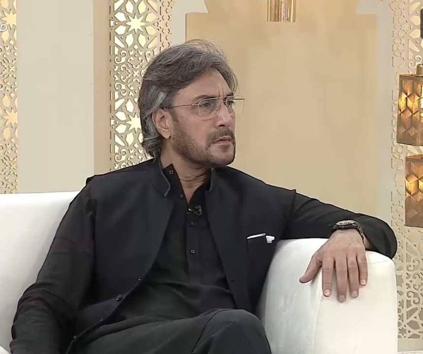 Pakistani hero and TV actor Adnan Siddique is giving interview.