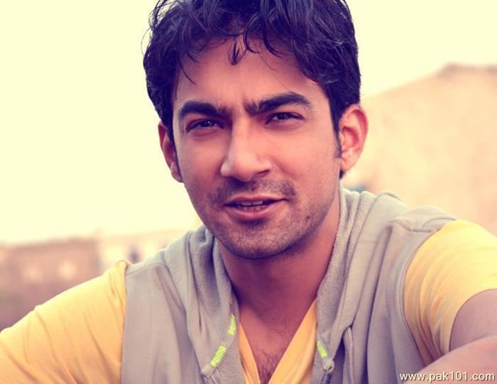 Early Life & Education 