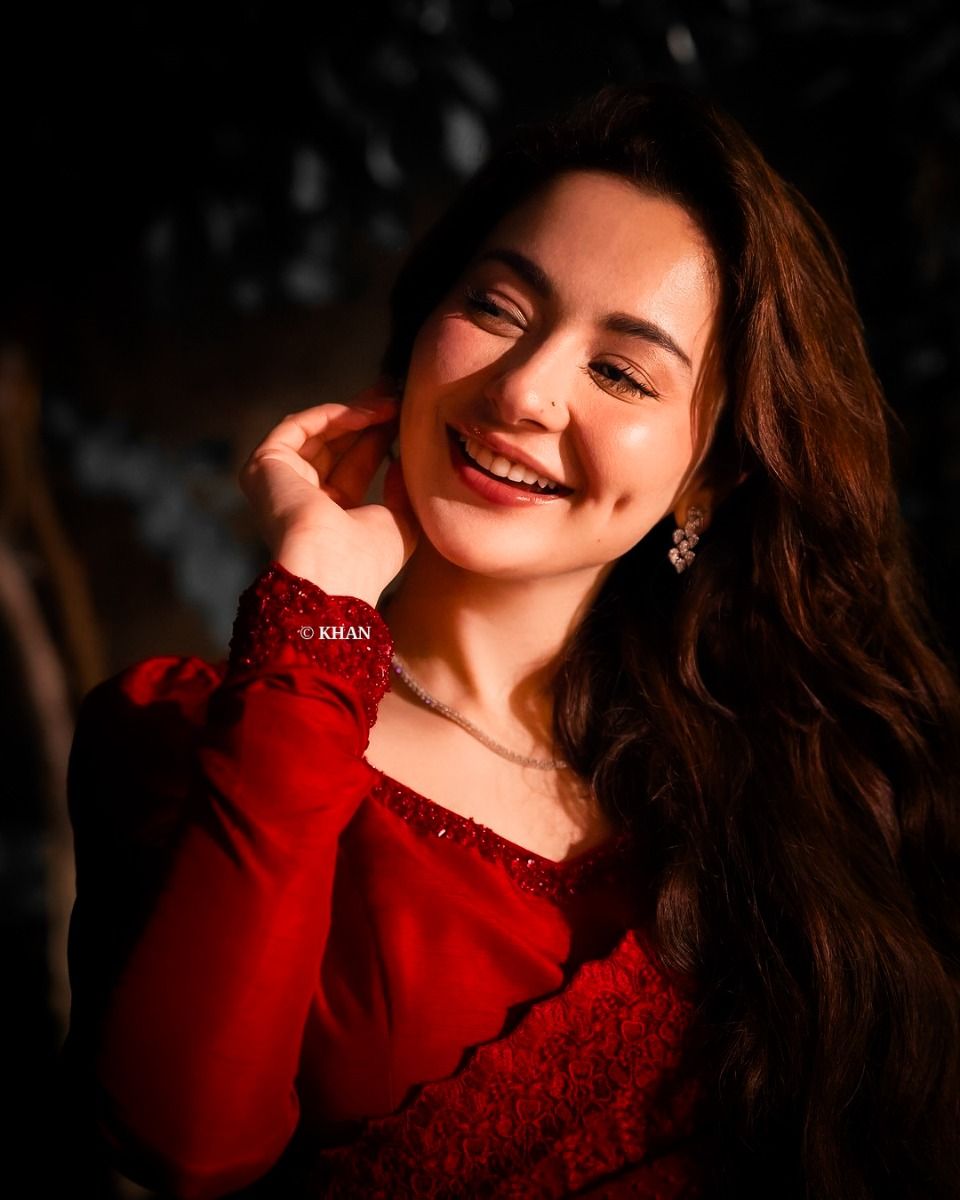 hania amir latest picture with red color dress