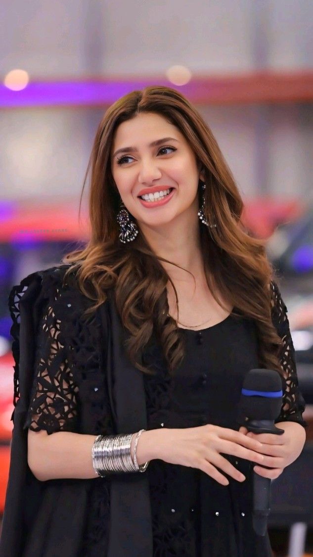 Mahira Khan famous Pakistani actress and model
