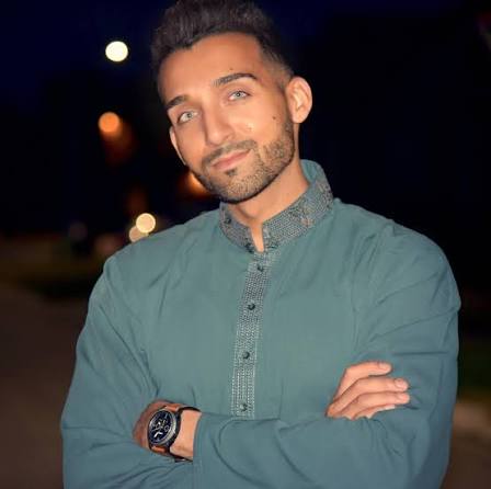 Shaam Idrees smiling