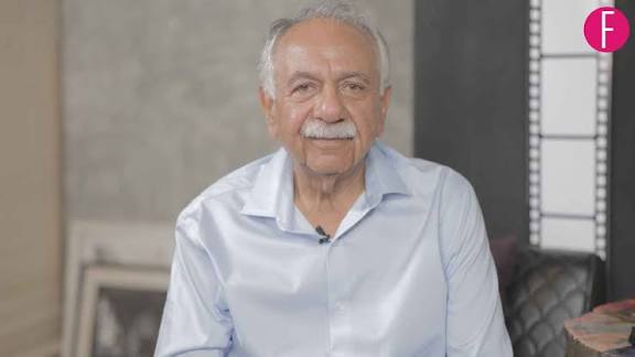 Arshad Mehmood posing for a professional profile photograph