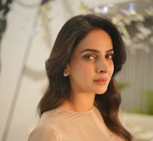  Saba Qamar, Pakistani actress, in an elegant look