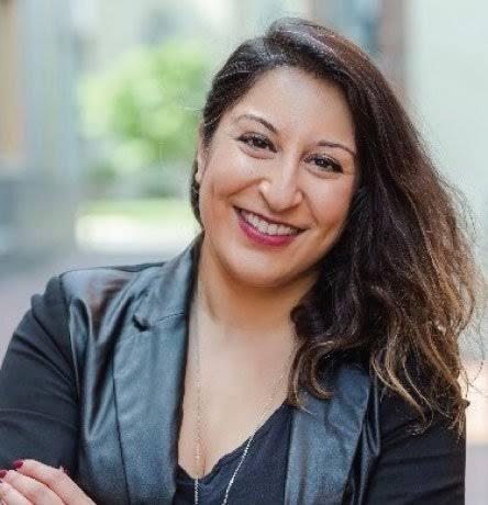 Kalsoom Lakhani, Pakistani entrepreneur and startup mentor, smiling confidently in a professional setting.