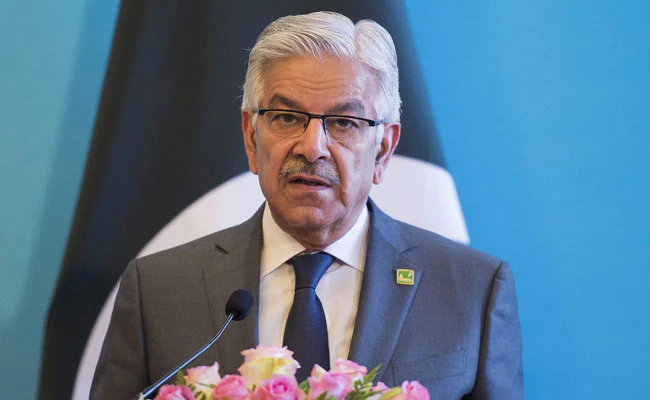 Khawaja Asif speaking at press conference
