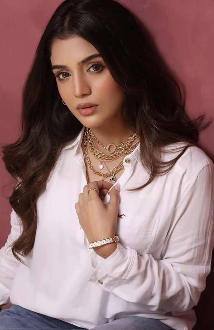 Laiba Khan stylish look in modern outfit