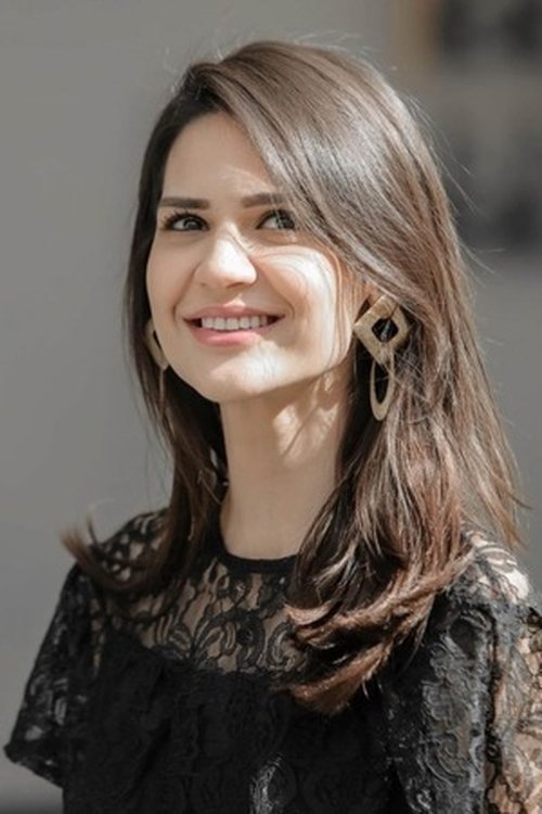  Elegant Pakistani actress Madiha Imam posing confidently
