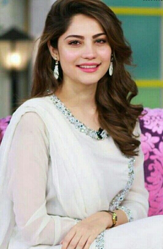 Neelam Muneer Pakistani actress talking about Laiba Khan
