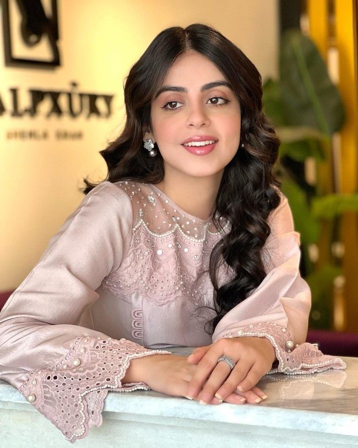 Yashma Gill Pakistani actress praising Laiba Khan
