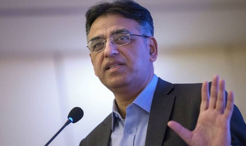Asad Umar commenting on Mian Mansha
