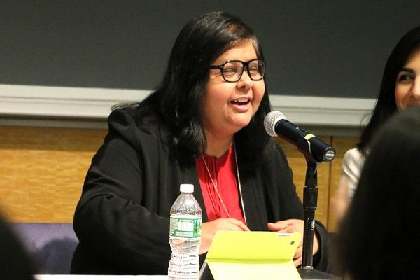 Jehan Ara commenting on Monis Rehman