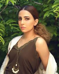 Ushna Shah in elegant white embroidered kurta