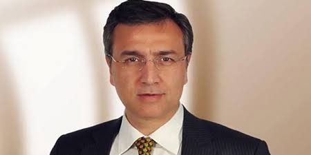 Moeed Pirzada, renowned Pakistani journalist and analyst, in a professional profile photograph