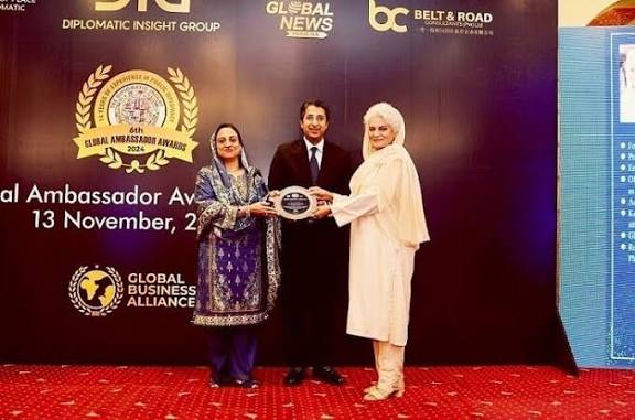Musarrat Misbah, Pakistani actress and public figure, receiving an award at a formal event
