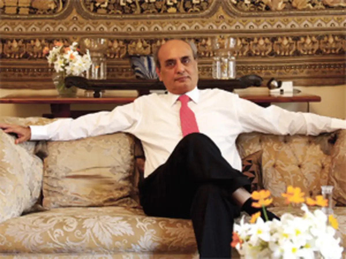 Mian Muhammad Mansha official portrait in business attire