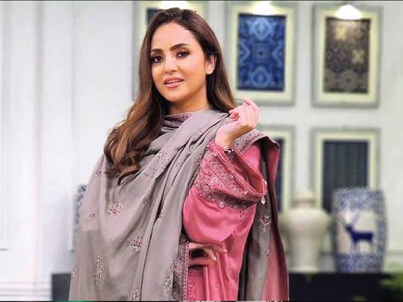 Jo Bachay Hain Sang Samait Lo