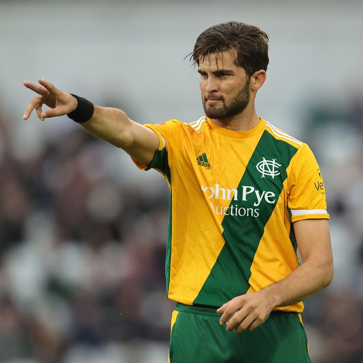 Shaheen Afridi Pakistani fast bowler
