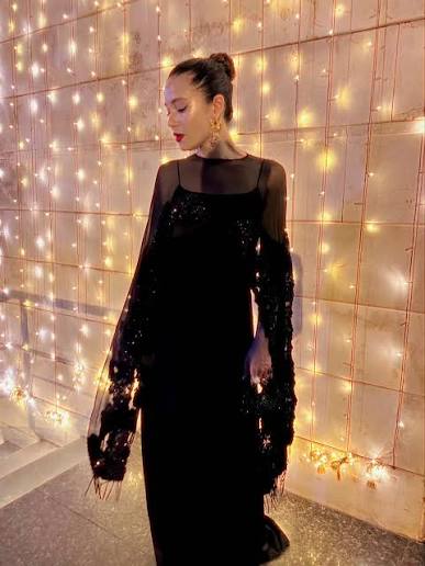 Haiya Bokhari is a Lahore-based Pakistani fashion journalist